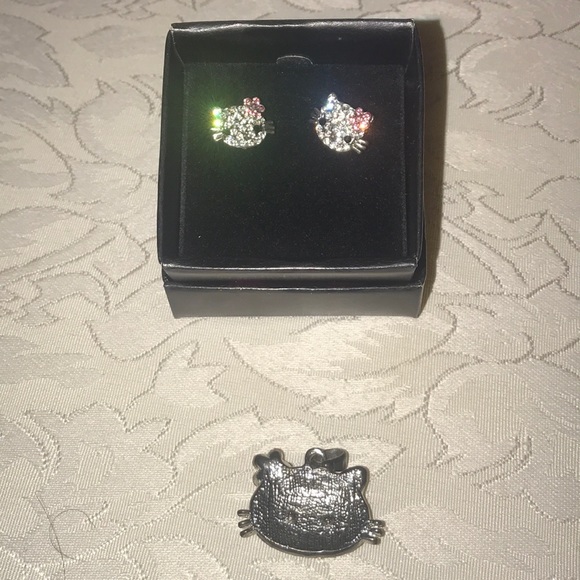 Hello Kitty Pendant & Earrings - Picture 7 of 7